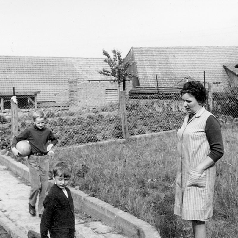 Der urwüchsige Bauerngarten am Engelshof. Adalbert, Martin und Beate Engel